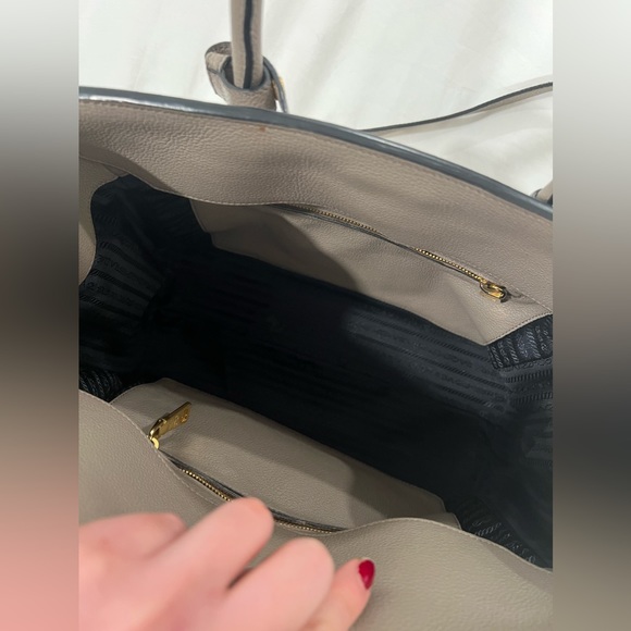 Prada Vitello Grain Grey Leather Tote, BN2829 - Picture 3 of 9
